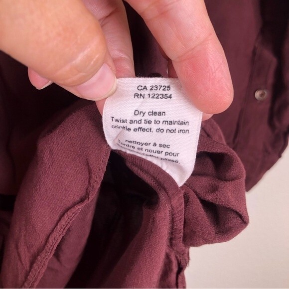 Aritzia Wilfred Maroon Tunic Long Sleeve Top V-Neck Button Shirt Popover XS - Picture 8 of 8